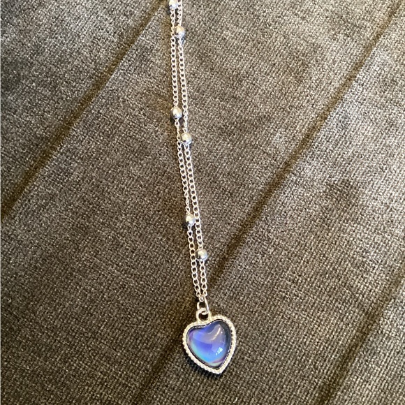Heart shaped color changing mood necklace - Picture 2 of 5